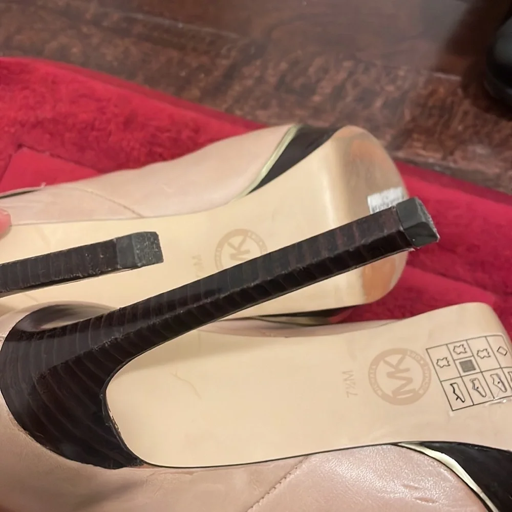 Michael Kors Meadow Booti Khaki color size 7.5
